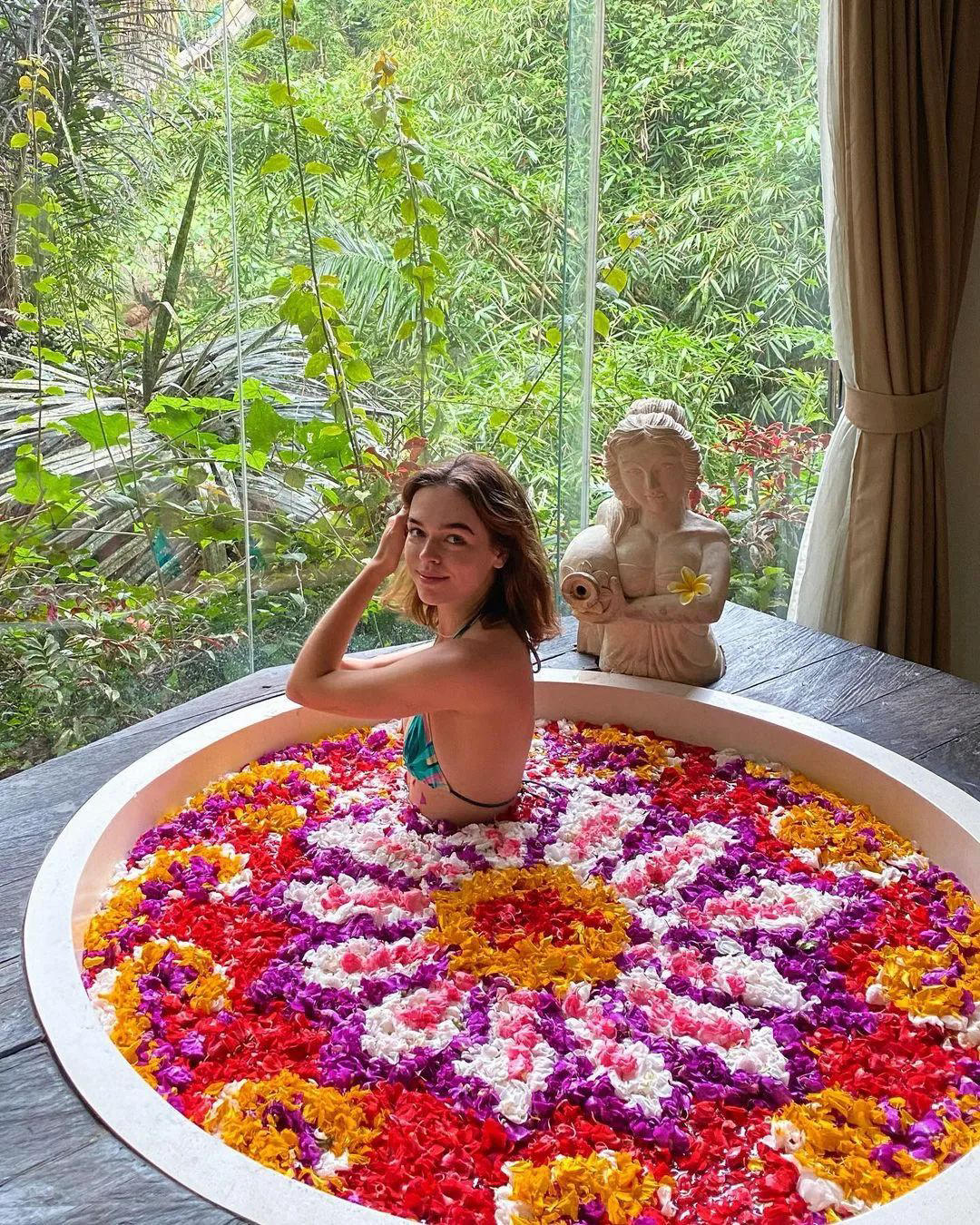 Delicate and intricately laid flower bath is certainly a treat to your sight and all the way to your