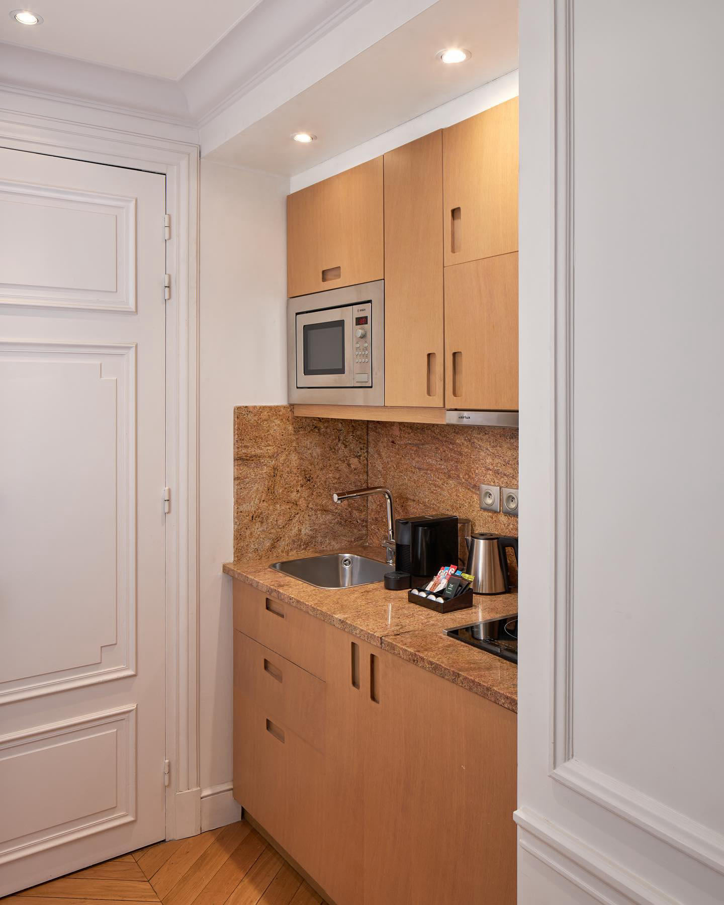 Majestic Hôtel-Spa Paris - [Room] – Enjoy the joys of a flat with the kitchen in room 207•[Chambre]